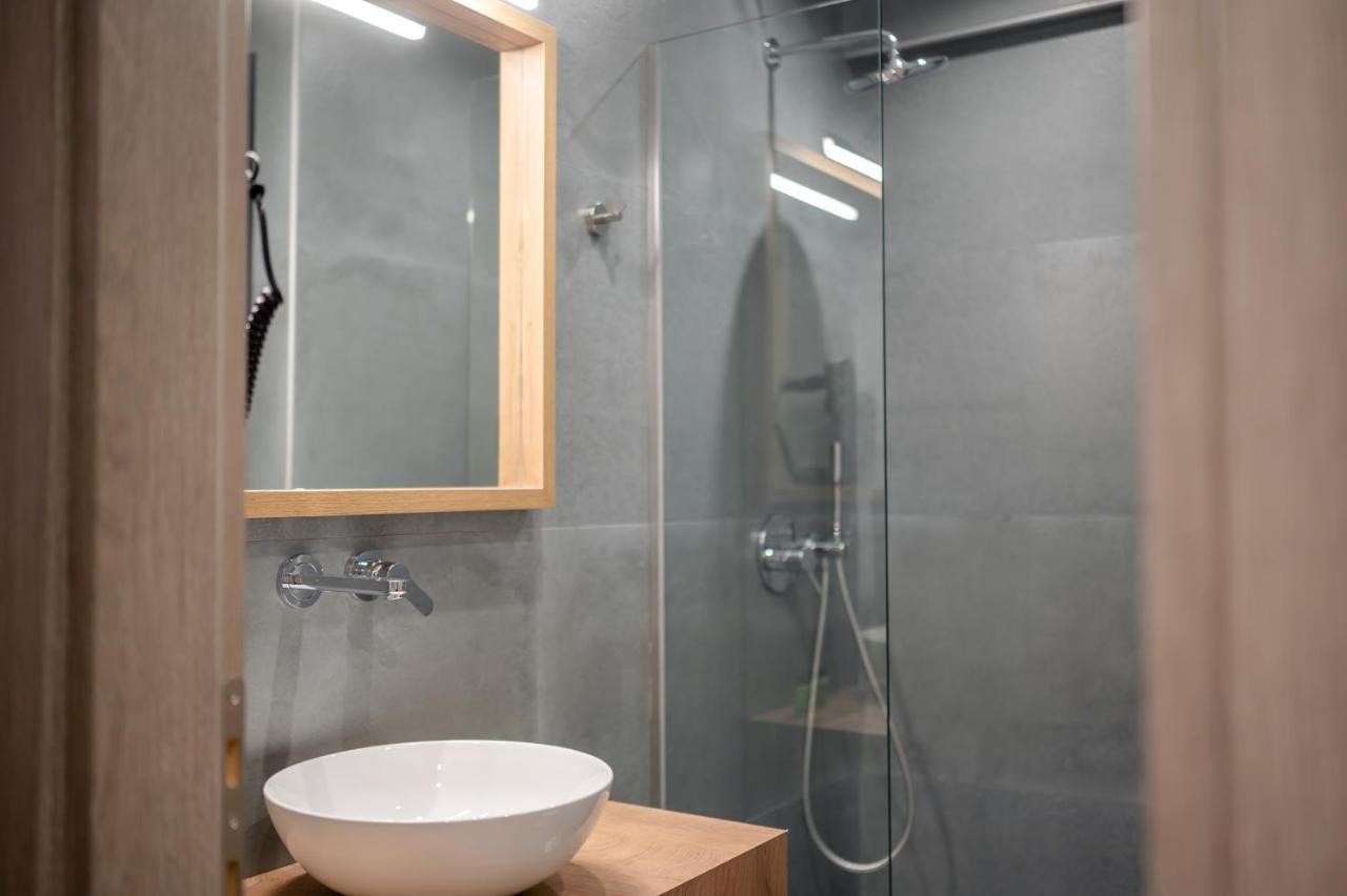 Blue Wave Luxury Suites Nea Iraklitsa Ngoại thất bức ảnh
