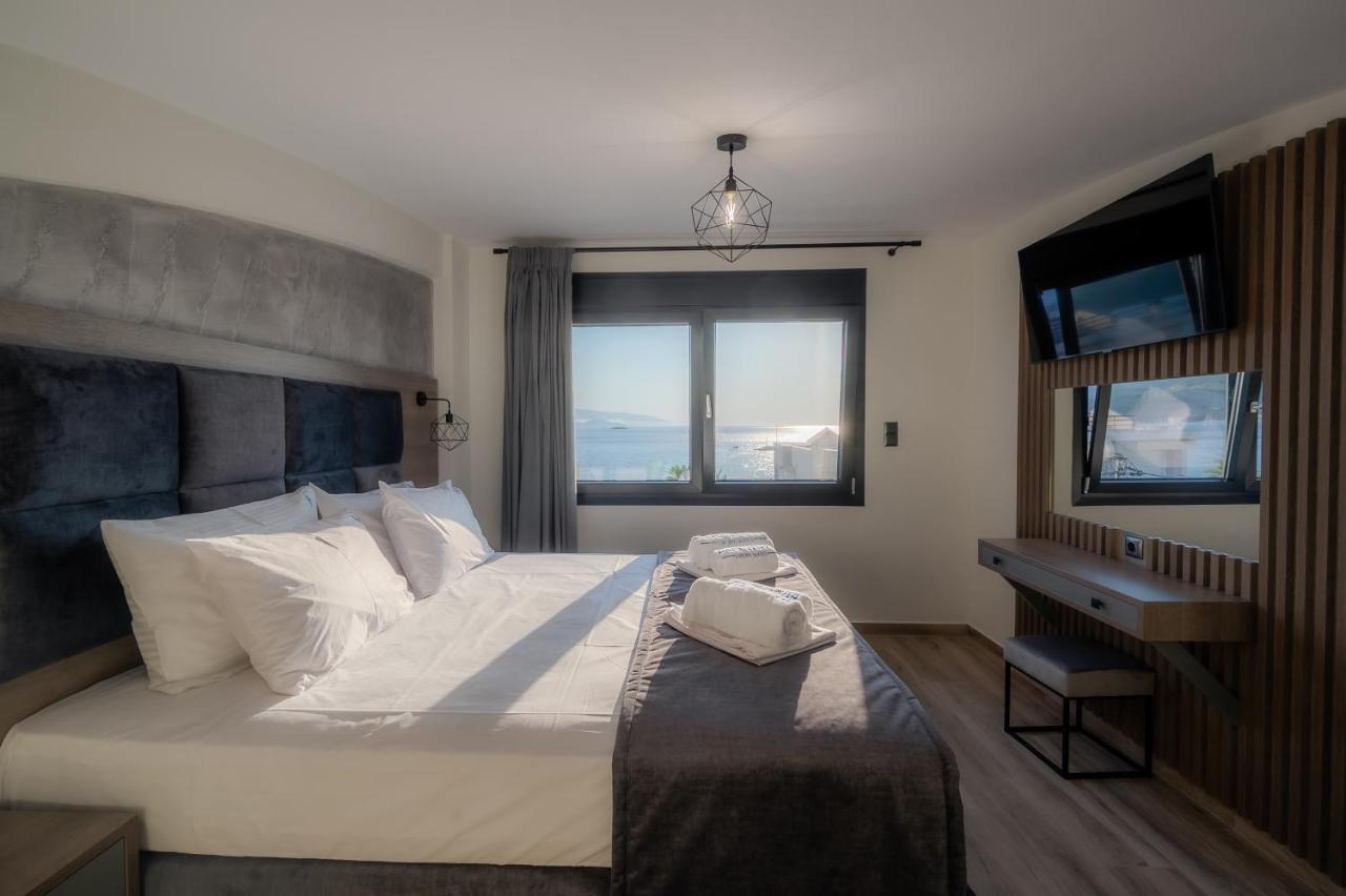 Blue Wave Luxury Suites Nea Iraklitsa Ngoại thất bức ảnh